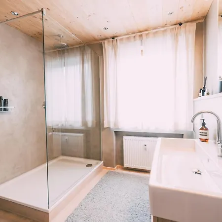 Zentrales Mit Bergblick In Bewohnter Quarto em Acomodações Particulares