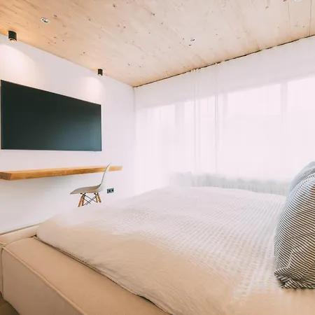 Zentrales Mit Bergblick In Bewohnter